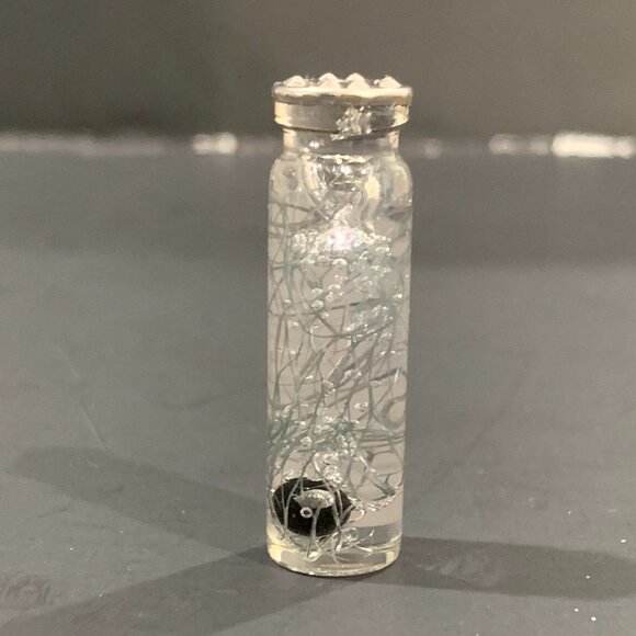 Resident Evil 7 - E-TYPE MOLD VIAL - 1.25 Inches - Picture 3 of 8